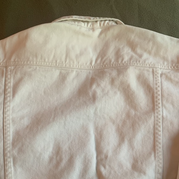 Eddie Bauer cream color denim jacket. Size medium. 100% cotton. Has been washed - Picture 9 of 11